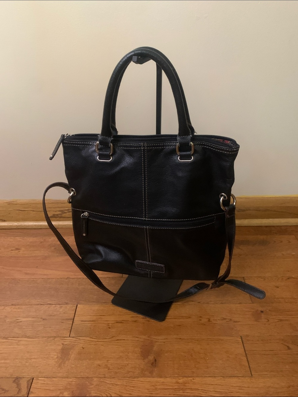 Classic Black Leather Tote with Detachable Strap Tignanello 624